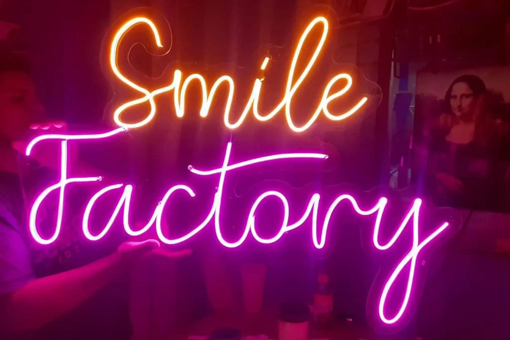 Anuncios Luminosos Inteligentes: Tecnología que Potencia tu Marca 1 Anuncios Luminosos Inteligentes Tecnologia que Potencia tu Marca