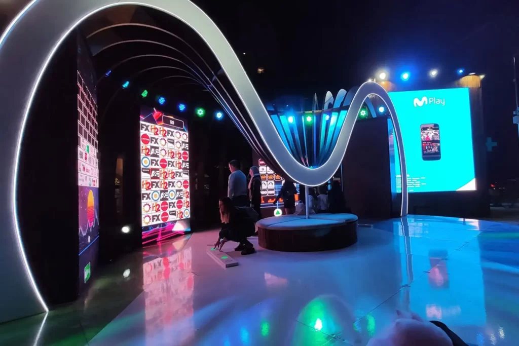 Stands Interactivos: Experiencias que Atraen y Convierten 1 Stands Interactivos Experiencias que Atraen y Convierten